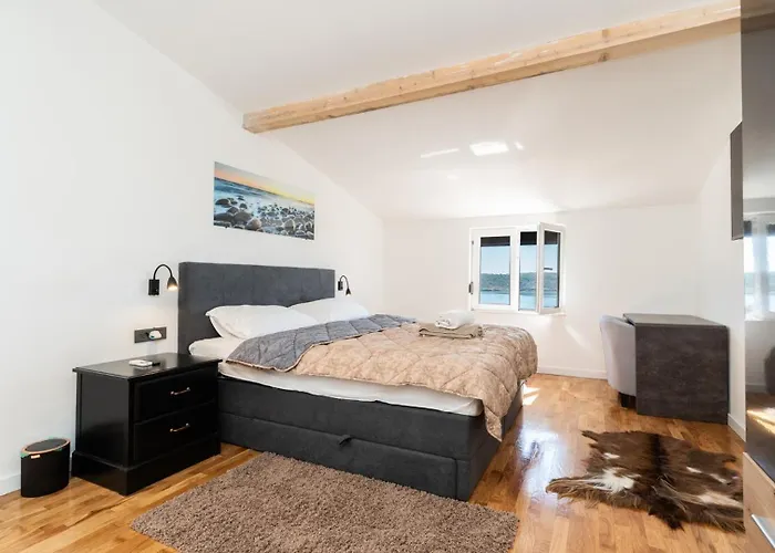 Sea View Summer 1 By Guide *